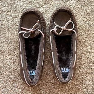 NEW Women's Moccasin Slippers Medium 7-8